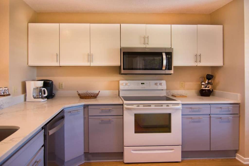 Pelican Point Unobstructed Beach Views Beach Access Out Back Door! Harbor Island Экстерьер фото