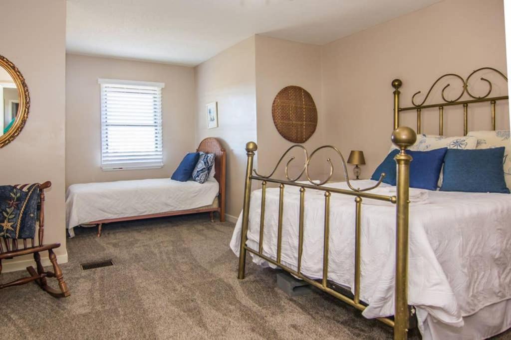 Pelican Point Unobstructed Beach Views Beach Access Out Back Door! Harbor Island Экстерьер фото